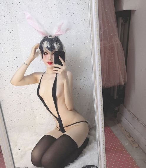 善良的邻居的妻子